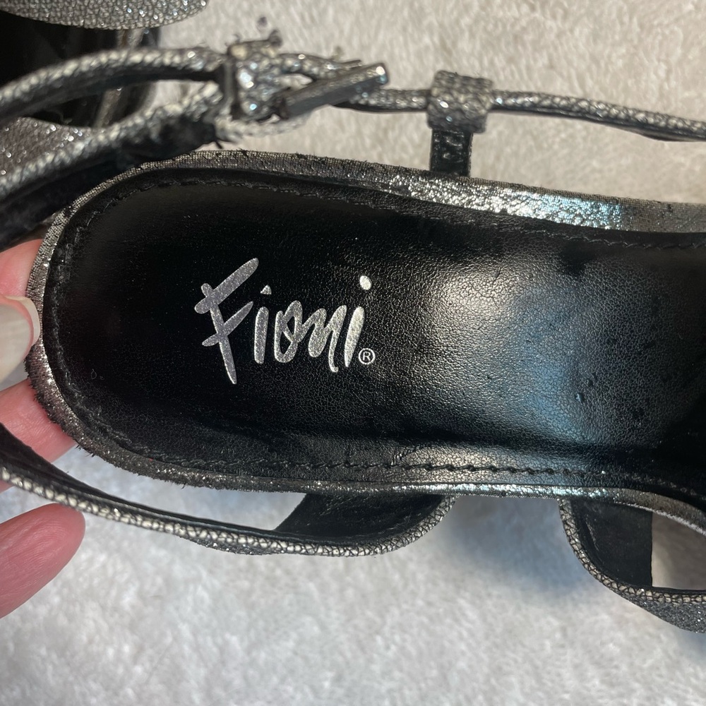 Fioni Elegant Silver Women's Sparkly Strappy Heels, Size 7.5 wide - Picture 2 of 9